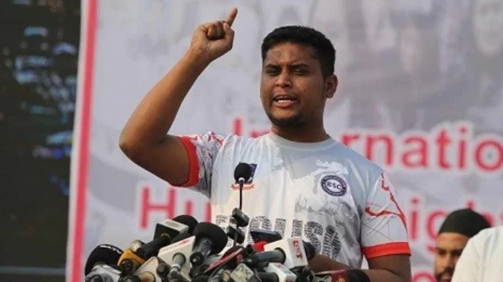 গণজমায়েতে বক্তব্য দিচ্ছেন হাসনাত আব্দুল্লাহ