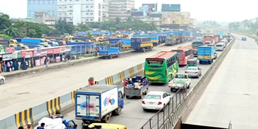 Approximately 80% of Bangladesh's international trade is conducted via this route (Dhaka-Chattogram Highway). Photo: Collected.