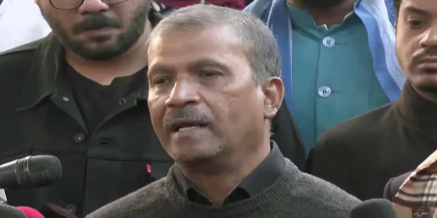 Adviser for Law, Professor Dr. Asif Nazrul, paying tribute at the Mirpur Martyred Intellectuals Memorial. Photo: Collected.