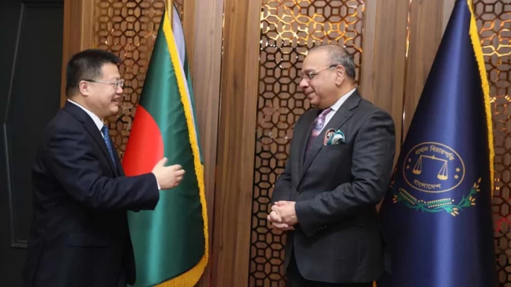 প্রধান বিচারপতি ড. সৈয়দ রেফাত আহমেদের সঙ্গে সৌজন্য সাক্ষাৎ করেন বাংলাদেশে নিযুক্ত চীনের রাষ্ট্রদূত এইচ ই ইয়াও ওয়েন