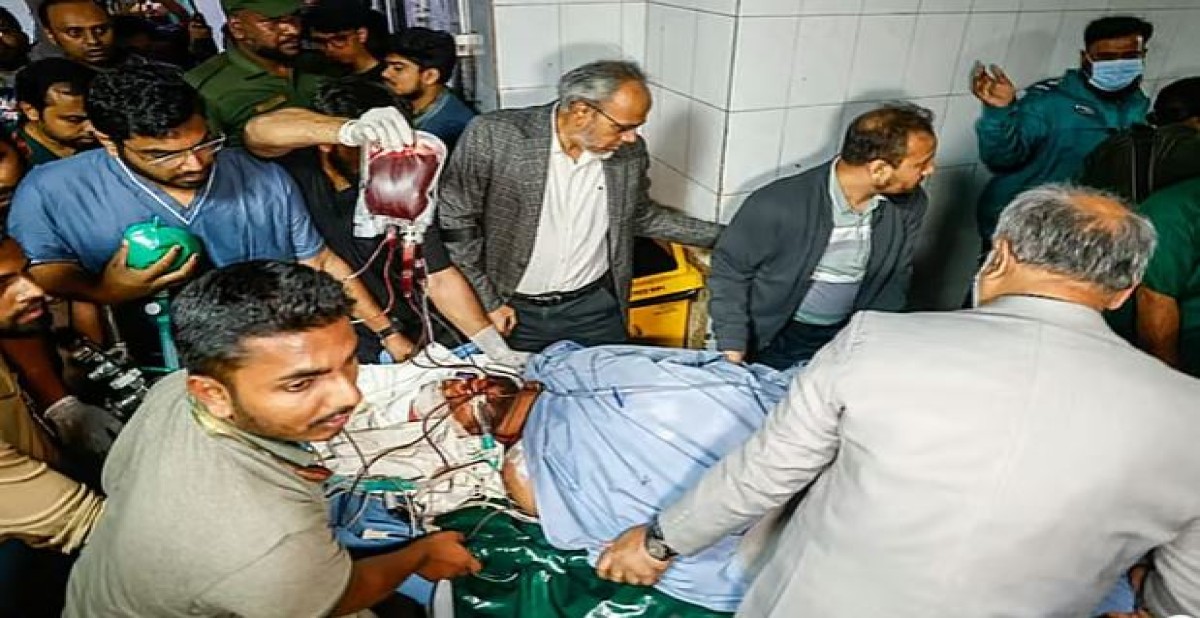 গুলিবিদ্ধ শরিফ ওসমান হাদি। গত শুক্রবার বিকেলে ঢাকা মেডিকেল কলেজ হাসপাতালে