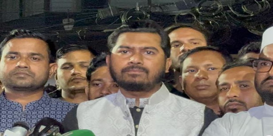 অগ্নিসংযোগে ক্ষতিগ্রস্ত প্রথম আলো কার্যালয় পরিদর্শন শেষে সাংবাদিকদের সঙ্গে কথা বলেন গণ অধিকার পরিষদের সভাপতি নুরুল হক