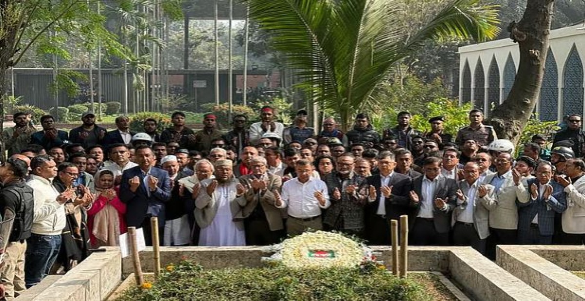 ওসমান হাদির কবর জিয়ারত করছেন বিএনপির ভারপ্রাপ্ত চেয়ারম্যান তারেক রহমান