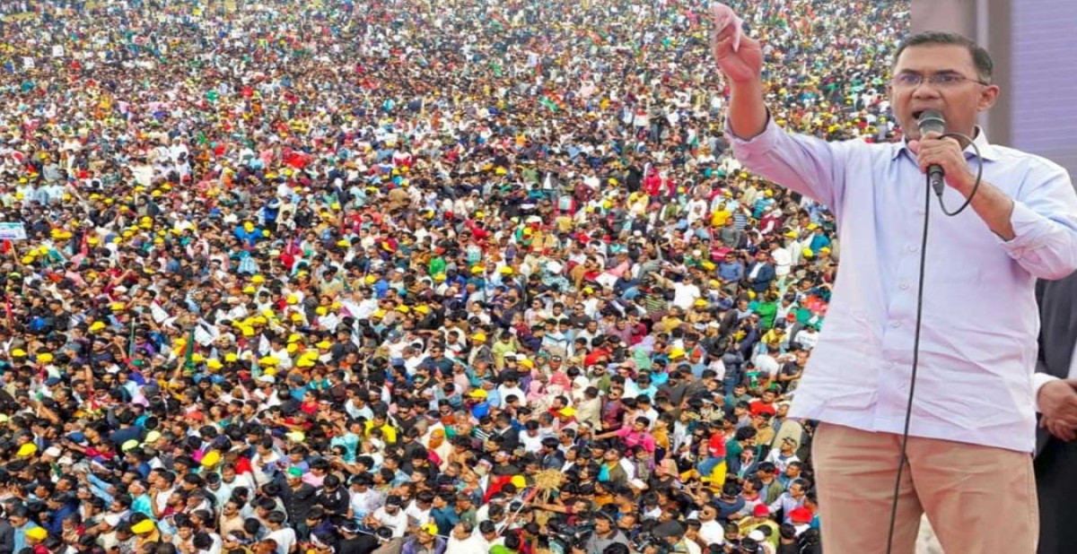 খুলনার খালিশপুরে জনসভায় বক্তব্য রাখছেন তারেক রহমান (ছবি ইনসেটে)