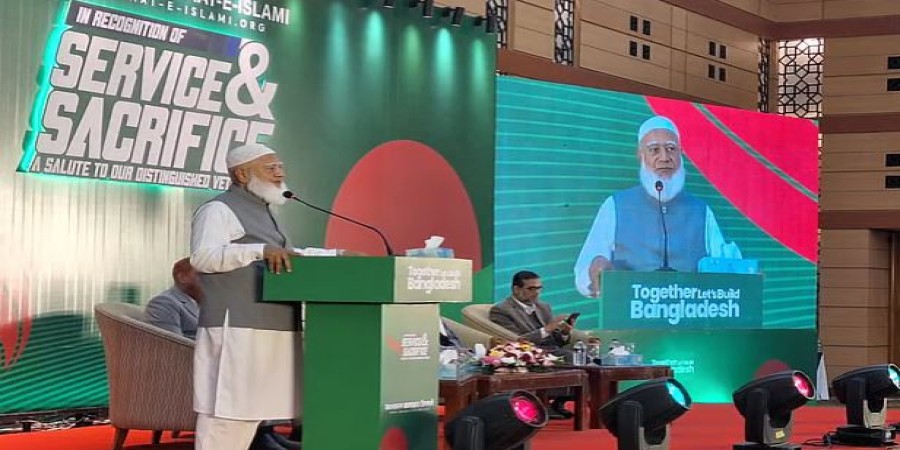 বক্তব্য দিচ্ছেন জামায়াতে ইসলামীর আমির শফিকুর রহমান। আজ সোমবার সন্ধ্যায় রাজধানীর শেরেবাংলা নগরে বাংলাদেশ-চীন মৈত্রী সম্মেলনকেন্দ্রে